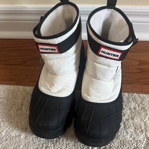 Women’s Hunter Black and White Snow boots